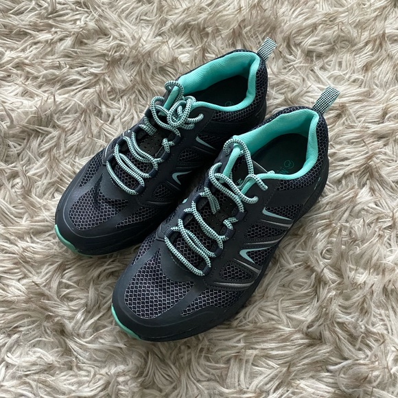 Magellan Hiking Shoes EUC - Picture 3 of 9